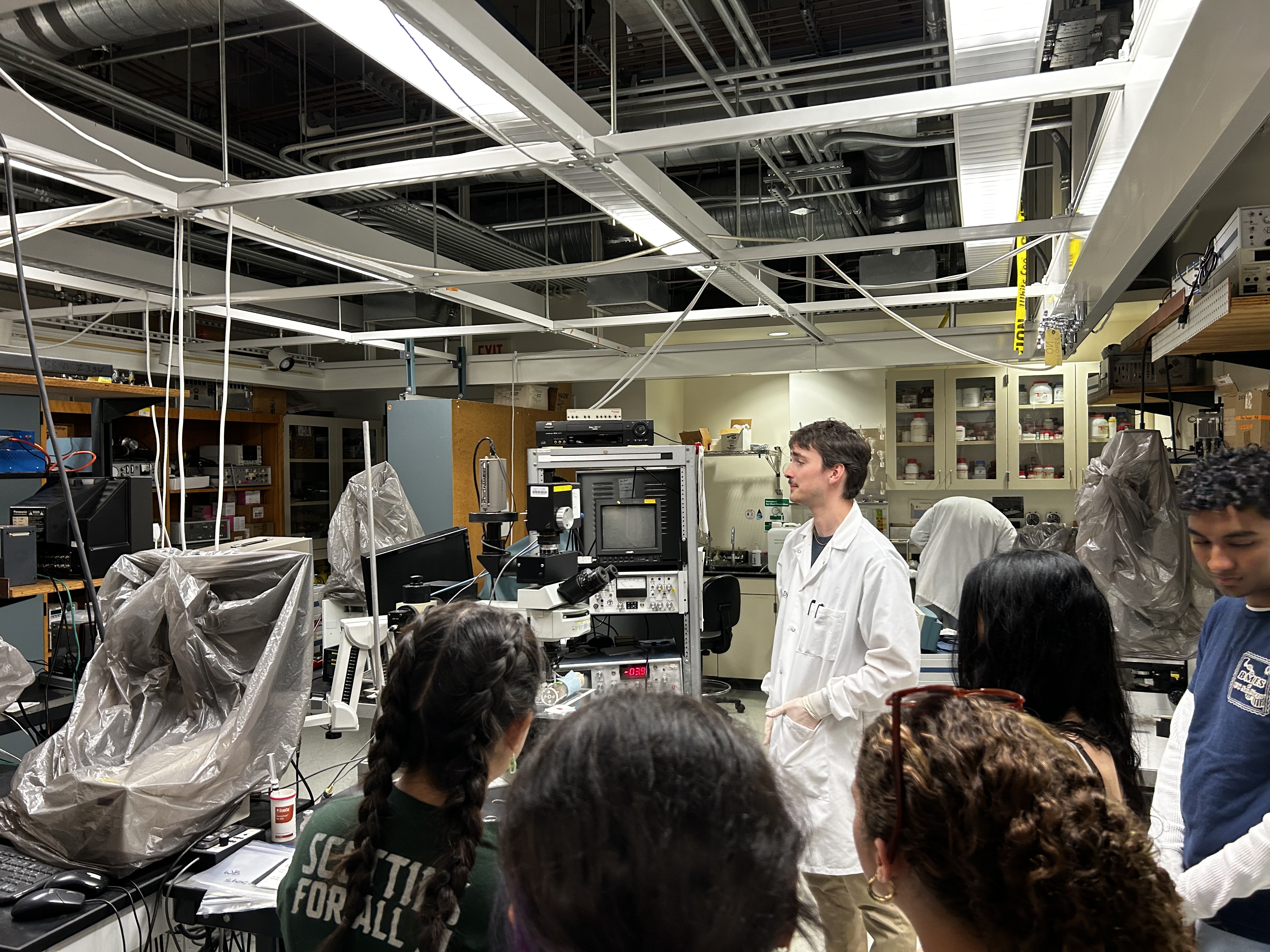 Elliot from the Cabrales Lab explains his research