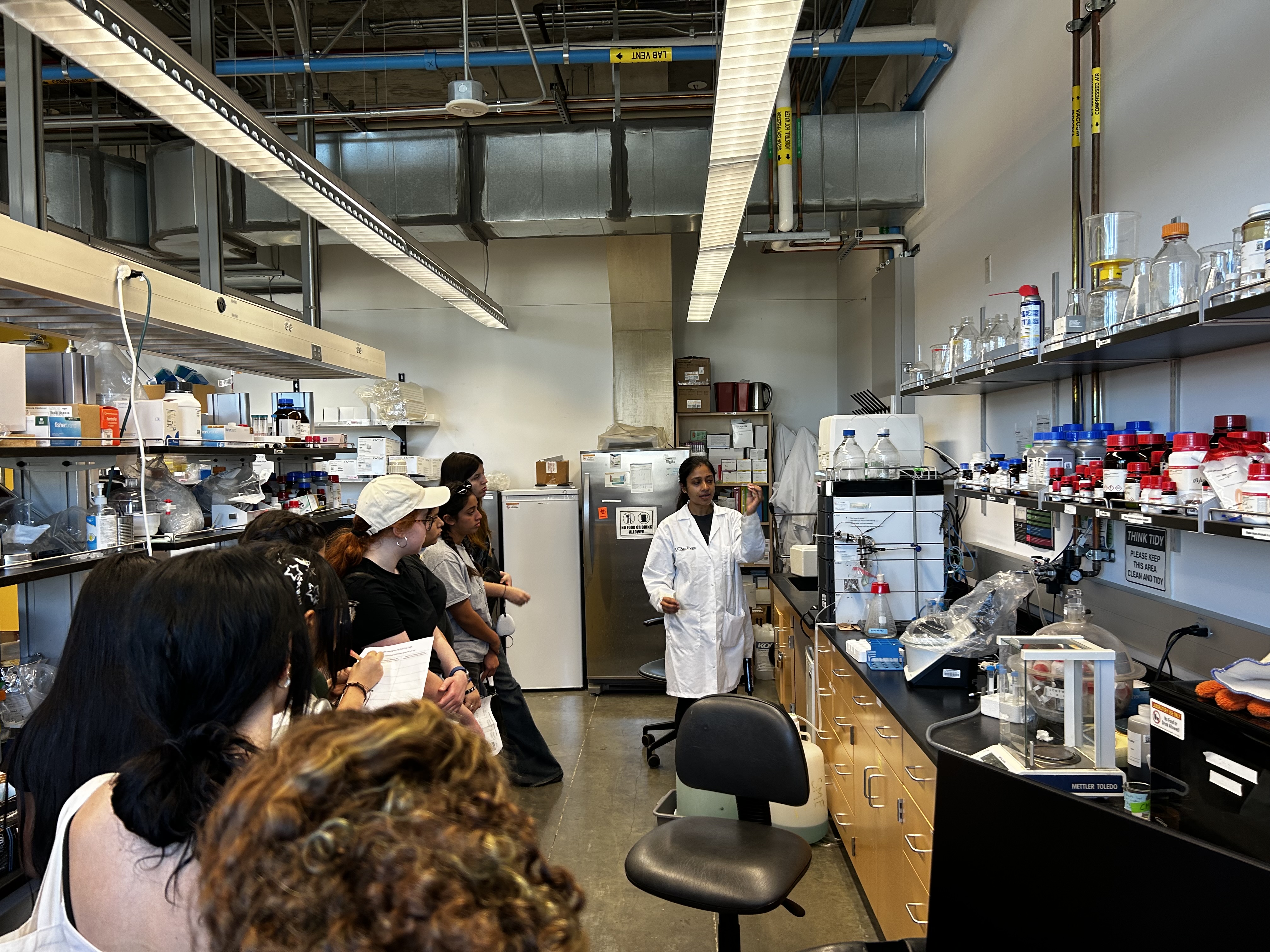 Moumita from the Jokerst Lab explains her research